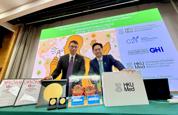 港大醫學院開發無針接種減活流感疫苗，提供廣效防護人類及禽流感病毒亞型。這項突破性研究成果已獲多項專利，並在今年的第 50 屆日內瓦國際發明展中榮獲多個大獎，包括沙特創新卓越獎和兩枚金牌，其中一枚金牌還獲得了評審團特別嘉許。（右起：潘烈文教授及錢永康博士）
 